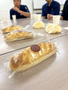 朝食抜きパン配布